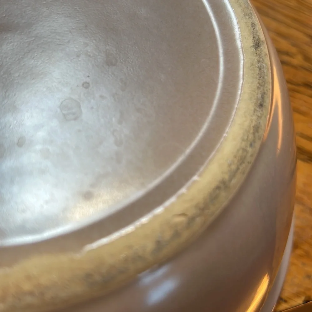 La Solana Scottsdale, AZ pottery. Casserole bowl.  Mauve/pink.